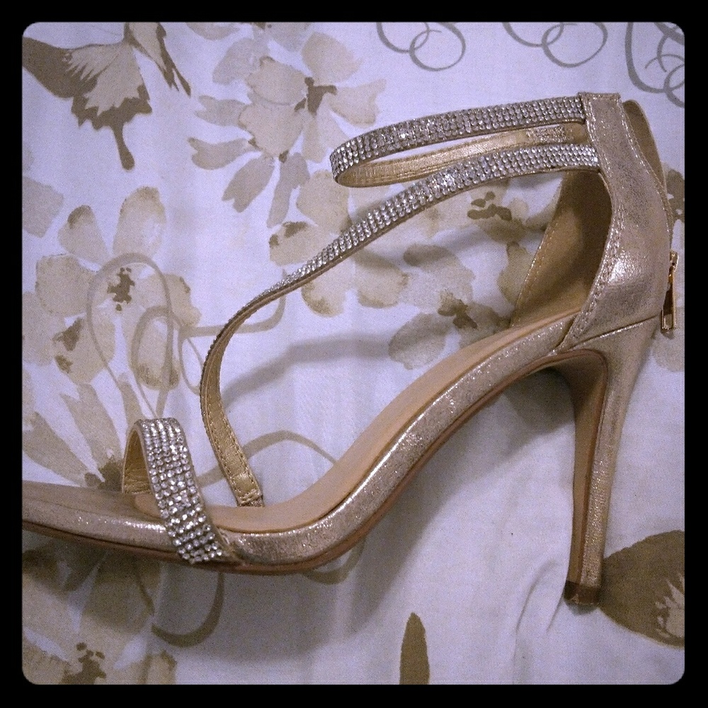 Gold elegant heels